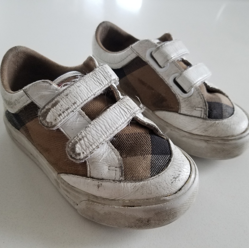 Burberry boy shoes size24